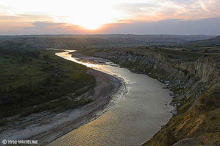 All images Copyright &copy; 1997 - 2000 WriteLine. All Rights Reserved. Wind Canyon cliffs